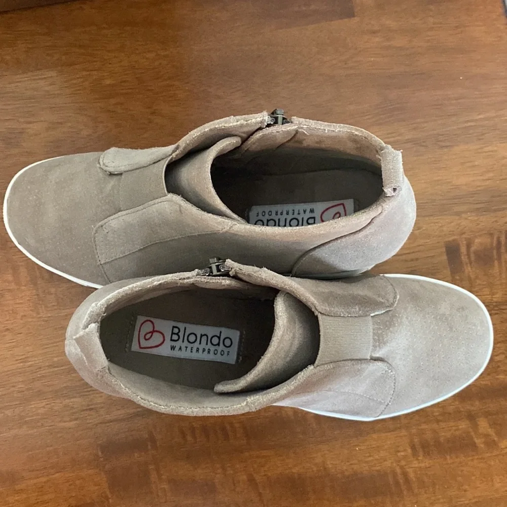Blondo Gatsby Wedge Waterproof Sneakers Size 5.5 M